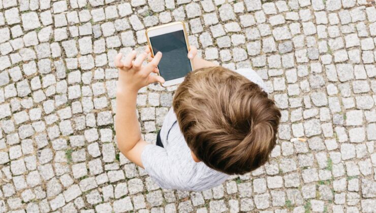 Araştırma: Sosyal medya çocuklarda depresyona yol açabiliyor