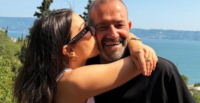 Demet Özdemir babası ile buzları eritti, memleketine gitti