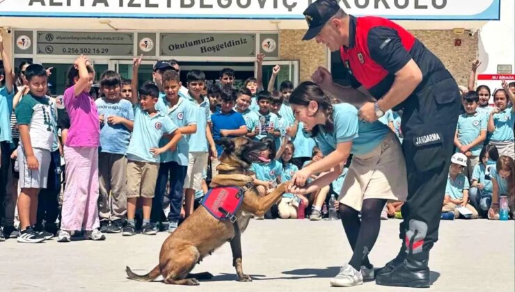 Jandarma, Aydın’daki İlkokul Öğrencilerine Tanıtım Faaliyetleri Düzenliyor