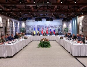 Küresel Politika Enstitüsü Uzmanı Szamuely: Ukrayna ölen askerlerinin ailelerine tazminat ödemek istemiyor