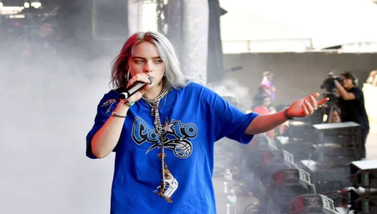 Yıldız şarkıcı dondurmayla yaladı hayranları eridi