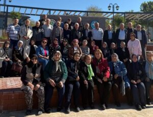 57 yıl sonra ilkokul öğretmenleriyle buluştular