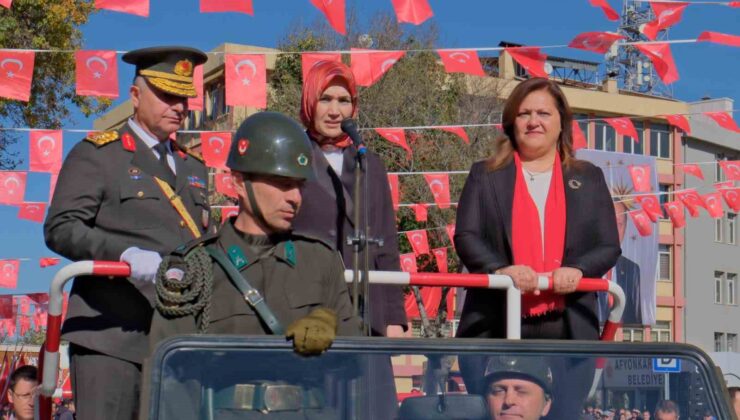 Afyonkarahisar’da 29 Ekim coşkusu