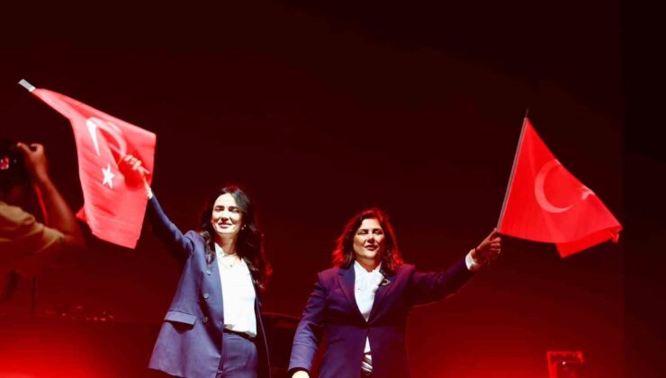 Aydın’da Cumhuriyet coşkusu: 60 bin kişi Aydınfest’in finalinde buluştu