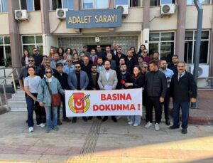 Aydın’da gazeteciler, meslektaşlarına destek için bir araya geldi