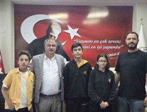 Başkan Pütün, Beyağaç’ı gururlandıran öğretmeni fahri hemşehri ilan etti