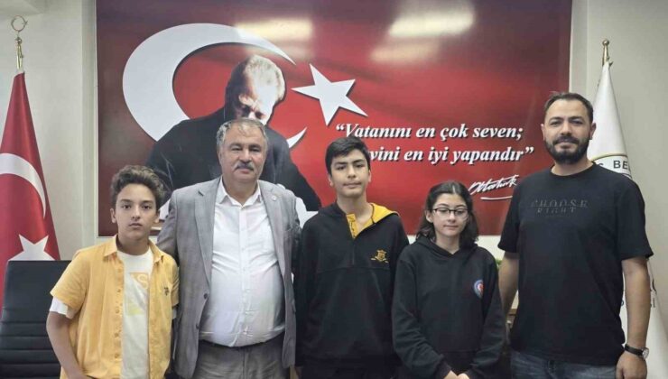 Başkan Pütün, Beyağaç’ı gururlandıran öğretmeni fahri hemşehri ilan etti