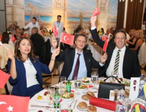 Bodrum Fenerbahçeliler Derneği Cumhuriyetin 102. yılını kutladı