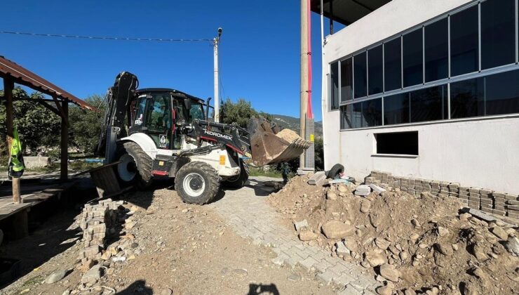 Buharkent’te yol genişletme çalışmaları sürüyor