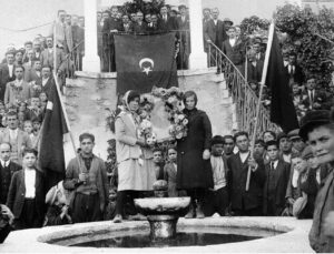 Demirci’de 97 yıl önceki cumhuriyet karesi yeniden canlandı