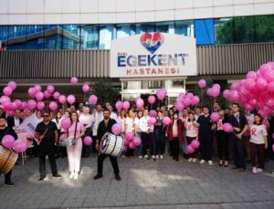 Denizli Egekent Hastanesi pembe yürüyüşle meme kanserine dikkat çekti