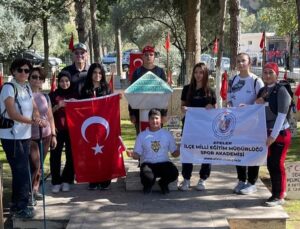 Efeler’de gençlerden vefa yürüyüşü