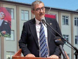 Erdoğan posteri talimatına tepki: Atatürk, hiçbir makam ve kişiyle kıyaslanamaz!