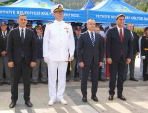 Fethiye’de 29 Ekim Cumhuriyet Bayramı çelenk sunma töreni ile başladı