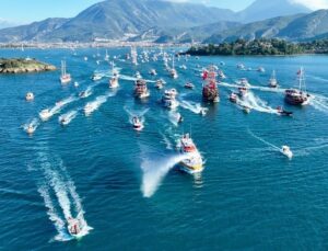 Fethiye’de Cumhuriyet’in 102. Yılı deniz ve kara kortejiyle coşkuyla kutlandı