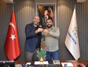 İncir festivalinin traktör talihlisi anahtarını Başkan Zencirci’den teslim aldı