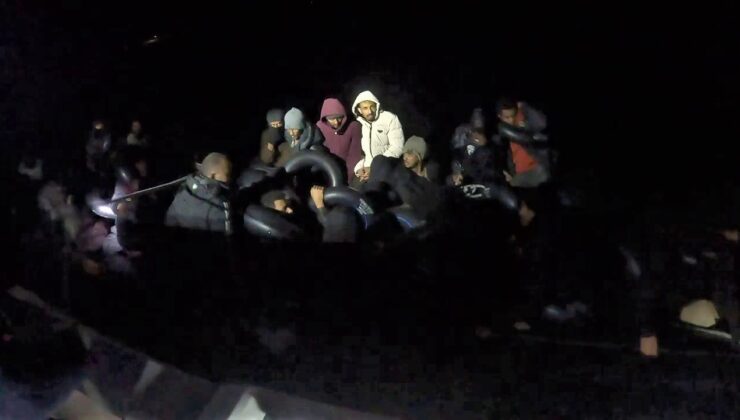 İzmir açıklarında 43 düzensiz göçmen kurtarıldı