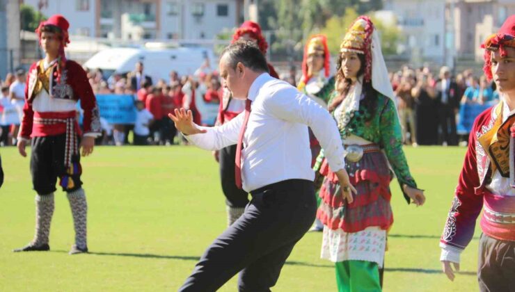Kaymakam Akkaya’nın zeybek gösterisi büyük beğeni topladı
