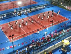 Kuşadası’nda Cumhuriyet coşkusu kortlara taşındı