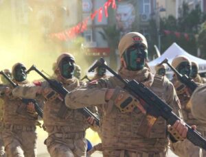 Manisa’da jandarmanın tüfekli gösterisi nefesleri kesti