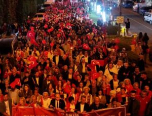 Efeler’de 29 Ekim Coşkusu: 20 Bin Kişi  Cumhuriyet  İçin Yürüdü