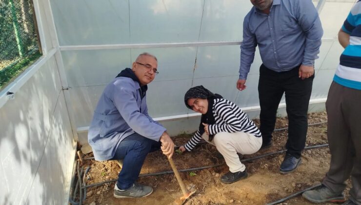 Özel öğrenciler fideleri toprakla buluşturdu