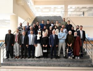 Uşak Üniversitesi Rektörü Savaş, Filistinli öğrencilerle buluştu