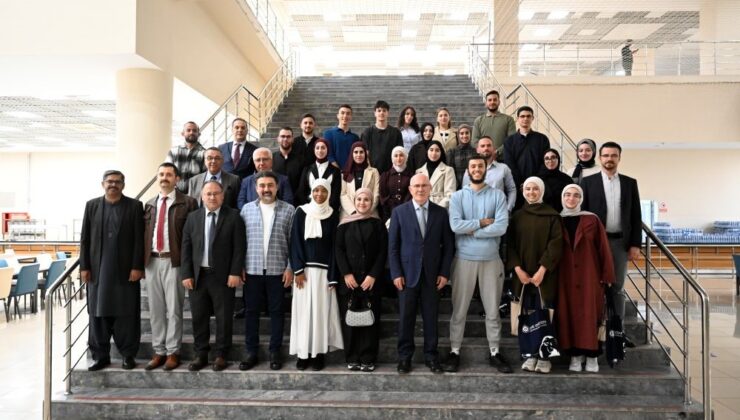 Uşak Üniversitesi Rektörü Savaş, Filistinli öğrencilerle buluştu