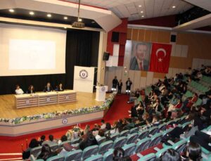 ADÜ’de “Öğretmenlik Yolunda: Deneyimden İlham Almak” etkinliği gerçekleştirildi