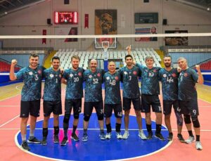 İlk kez katıldıkları turnuvada çeyrek finale yükseldiler