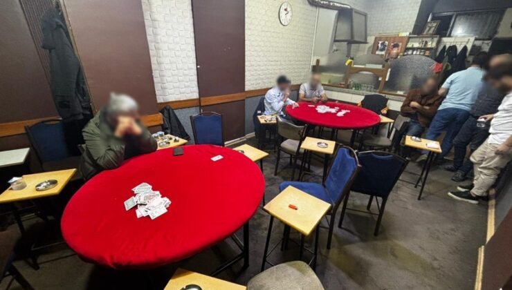 Kıraathaneye gece kumar baskını