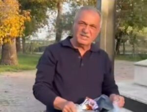 Şehitliğe saygısızlık yapanlara tepki gösterdi, çöpleri tek tek topladı