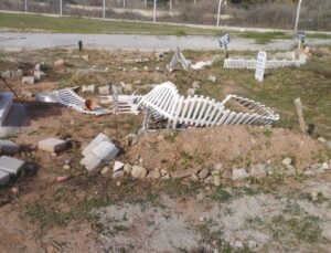 Kuyulu Mezarlığı Kaderine Terk Edildi