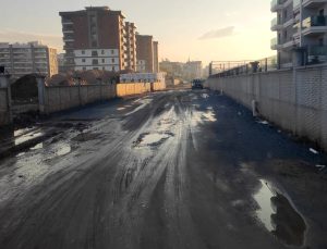 Efeler’de TOKİ Bölgesinde Yol Felaketi