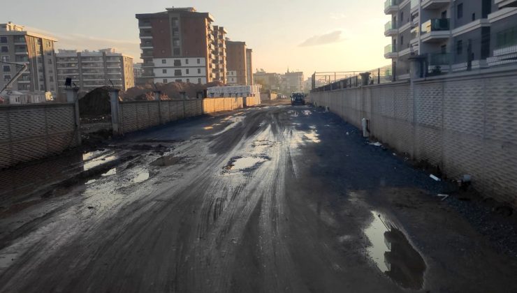 Efeler’de TOKİ Bölgesinde Yol Felaketi