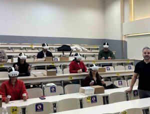 ADÜ’de öğrenciler dersleri sanal gerçeklik destekli işliyor