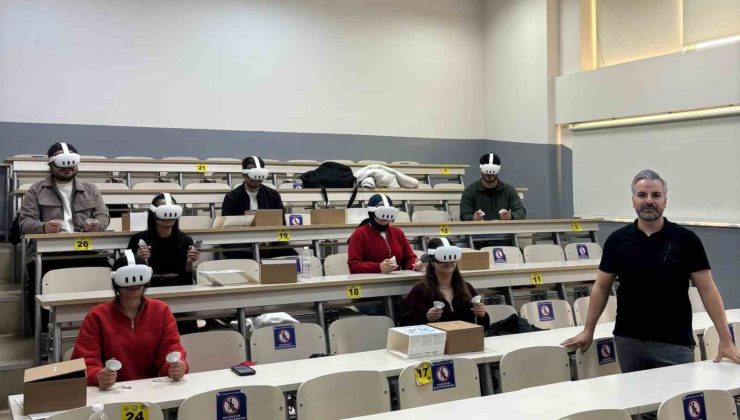 ADÜ’de öğrenciler dersleri sanal gerçeklik destekli işliyor