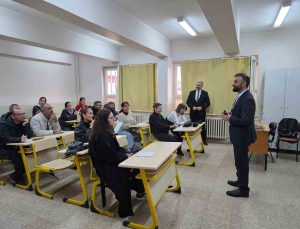 Efeler’de öğretmenlere Topçu’nun eğitim felsefesi anlatıldı