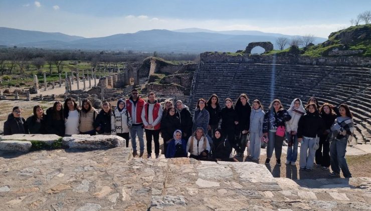 Gençler, tarih dolu bir gün geçirdi