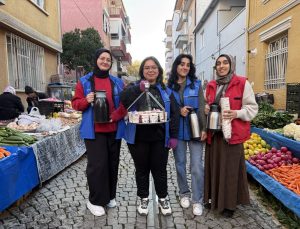 Gönüllü gençlerden pazar esnafına sıcak ikram
