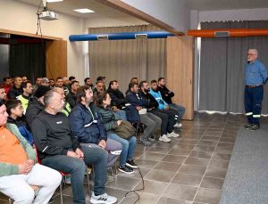 Kuşadası Belediyesi Temizlik İşleri Müdürlüğü personeline ’güvenli sürüş’ eğitimi verildi