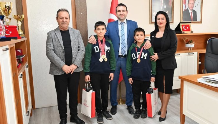 Paralimpik Yüzme Yarışı’nda il birincisi oldular