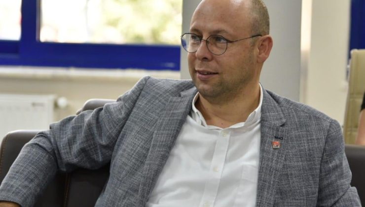 Meclis’e Aylardır Gelmeyen Polat Bora Mersin Yoklamaya Katılıp Toplantıyı Terk Etti!