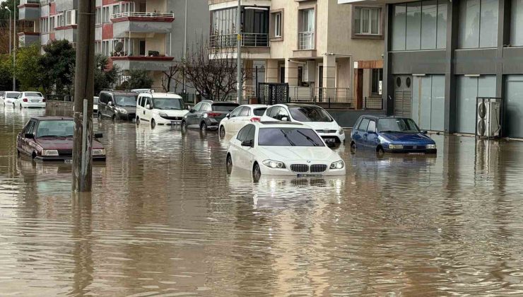 Aydın’da dereler taştı, sokaklar göle döndü