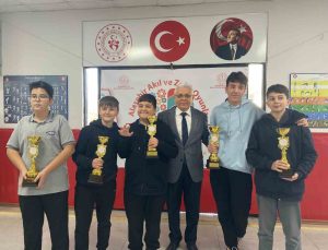 Alaşehir’de 81 öğrenci ilçe şampiyonluğu için yarıştı