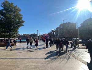 Aydın’da güneş yüzünü gösterdi, çarşıya bahar havası geldi