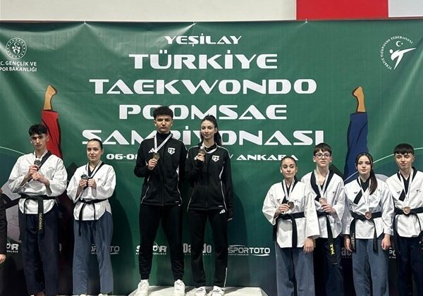 Aydınlı sporcular Taekwondo Poomsae Şampiyonası’nda Türkiye şampiyonu oldu
