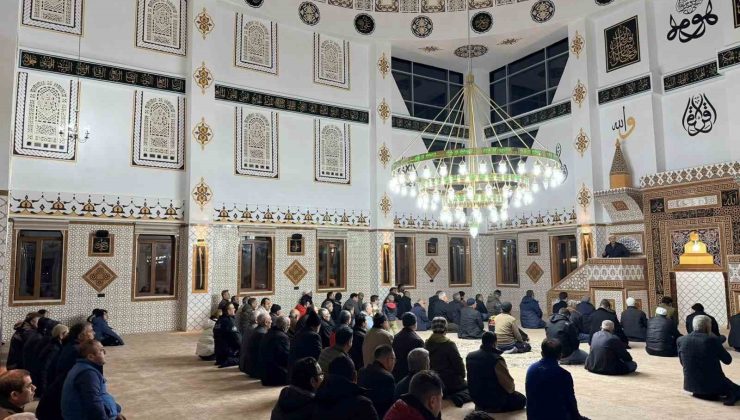 Beyağaç Çarşı Camisi ilk teravihle ibadete açıldı