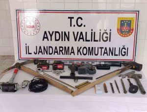 Çine’de kaçak kazıya jandarmadan suçüstü operasyon: 3 gözaltı