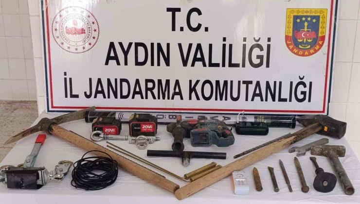 Çine’de kaçak kazıya jandarmadan suçüstü operasyon: 3 gözaltı